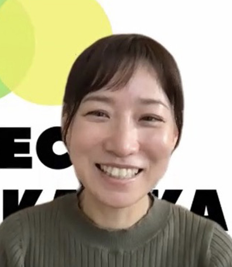 青木 由香 氏